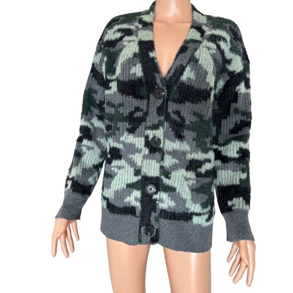 Vince Camuto cardigan sweater camo print eyelash button up V-neck SOFT SZ LG - Picture 2 of 9